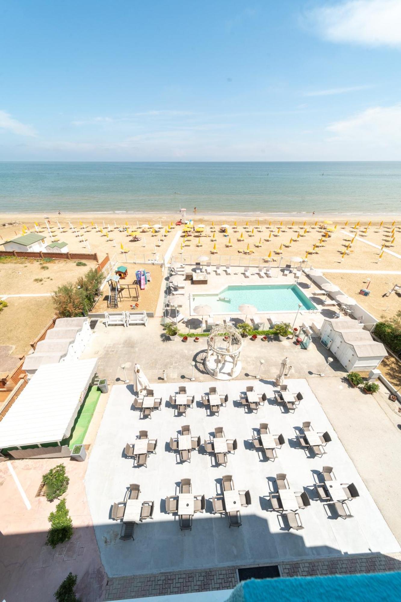 Hotel Casadei Fano Exterior photo