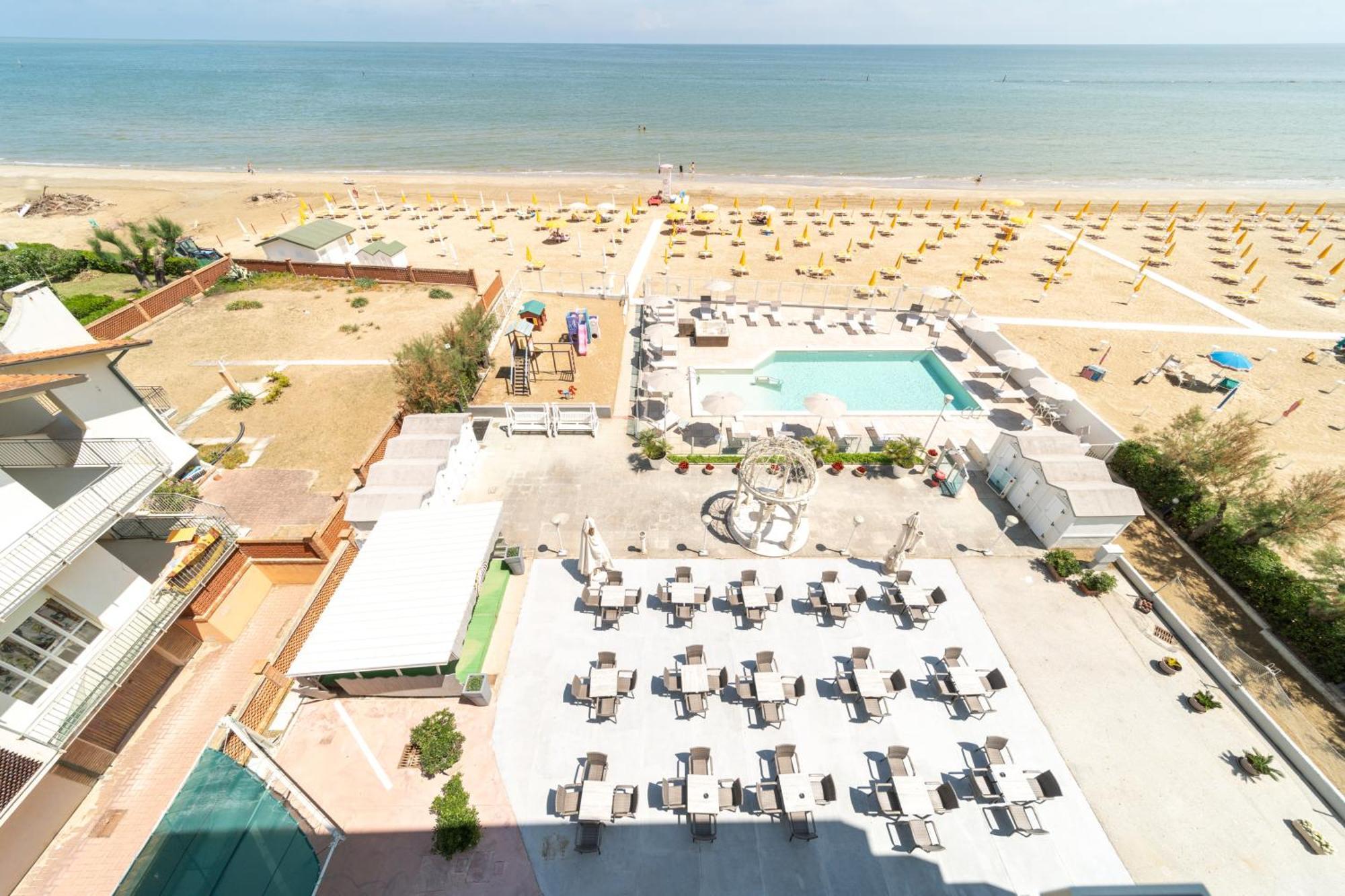 Hotel Casadei Fano Exterior photo